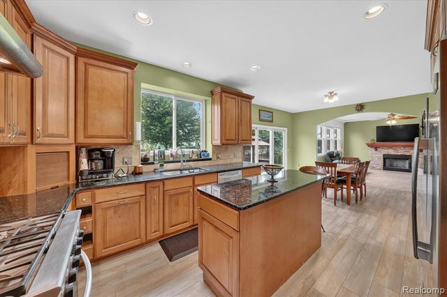 50414 Greycoat Lane, Macomb, MI 48044