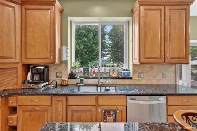 50414 Greycoat Lane, Macomb, MI 48044