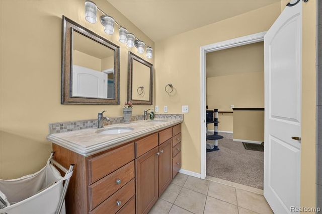 50414 Greycoat Lane, Macomb, MI 48044