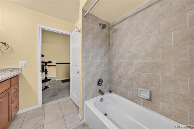 50414 Greycoat Lane, Macomb, MI 48044