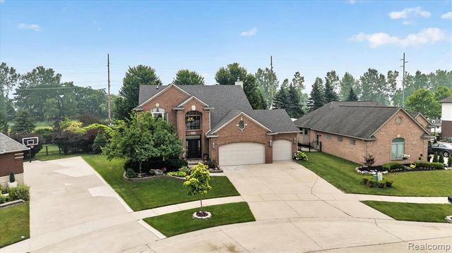 50414 Greycoat Lane, Macomb, MI 48044