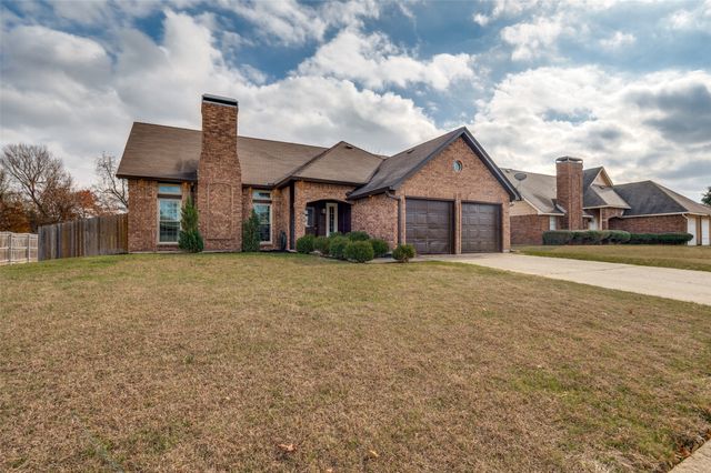 1017 Meadow Creek Drive, Lancaster, TX 75146