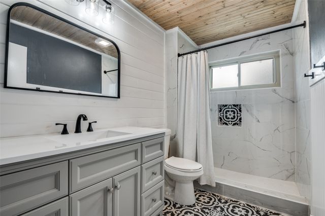 1017 Meadow Creek Drive, Lancaster, TX 75146