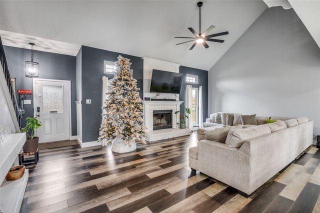 1017 Meadow Creek Drive, Lancaster, TX 75146