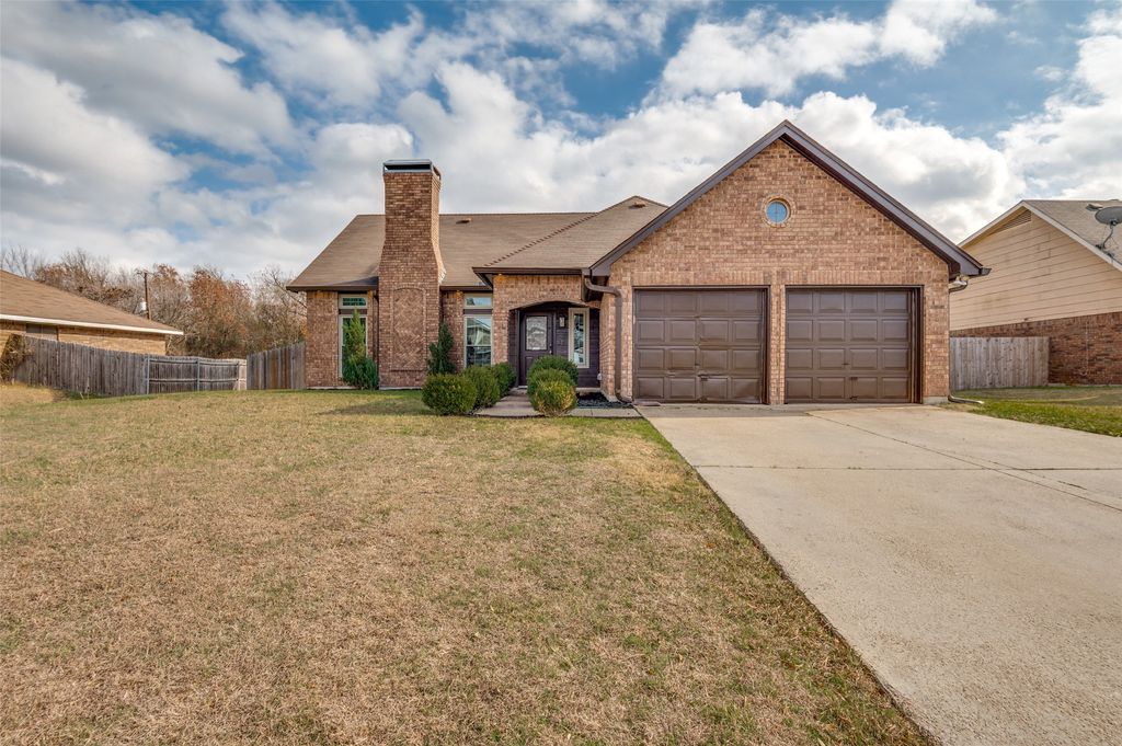 1017 Meadow Creek Drive, Lancaster, TX 75146