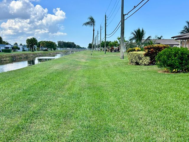 2895 CROSLEY Drive W C, West Palm Beach, FL 33415