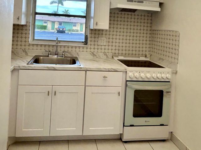 2895 CROSLEY Drive W C, West Palm Beach, FL 33415