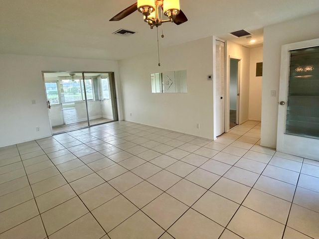 2895 CROSLEY Drive W C, West Palm Beach, FL 33415