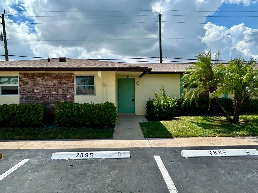 2895 CROSLEY Drive W C, West Palm Beach, FL 33415