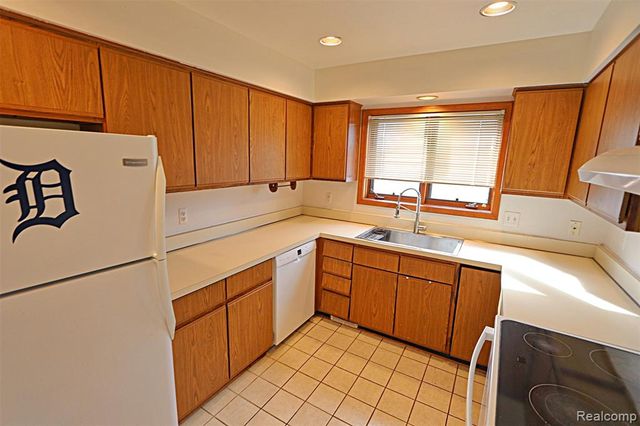 35132 Meadow Lane 37, Farmington Hills, MI 48335