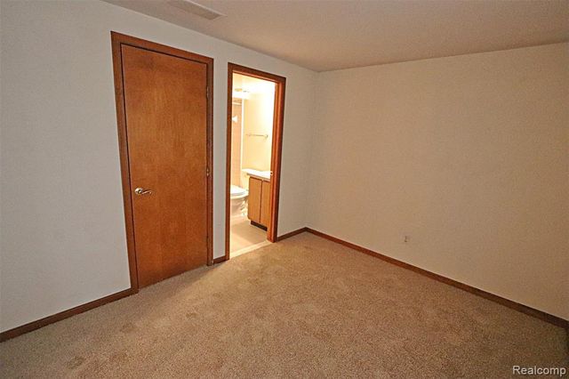 35132 Meadow Lane 37, Farmington Hills, MI 48335