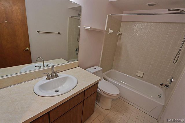 35132 Meadow Lane 37, Farmington Hills, MI 48335