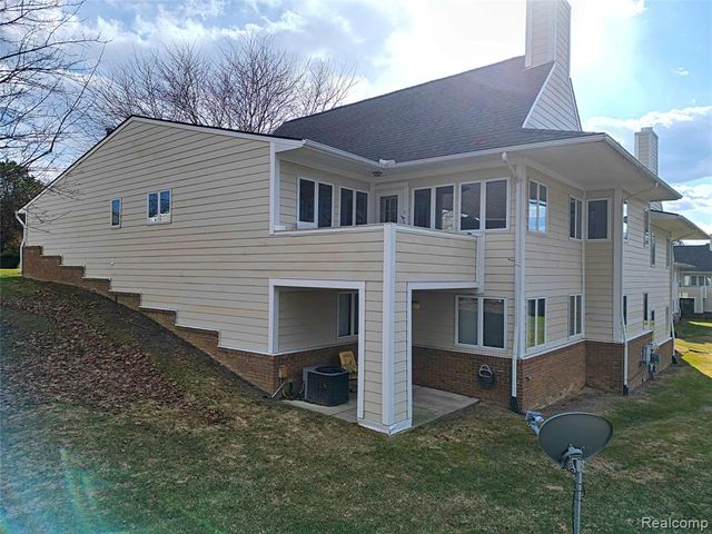 35132 Meadow Lane 37, Farmington Hills, MI 48335