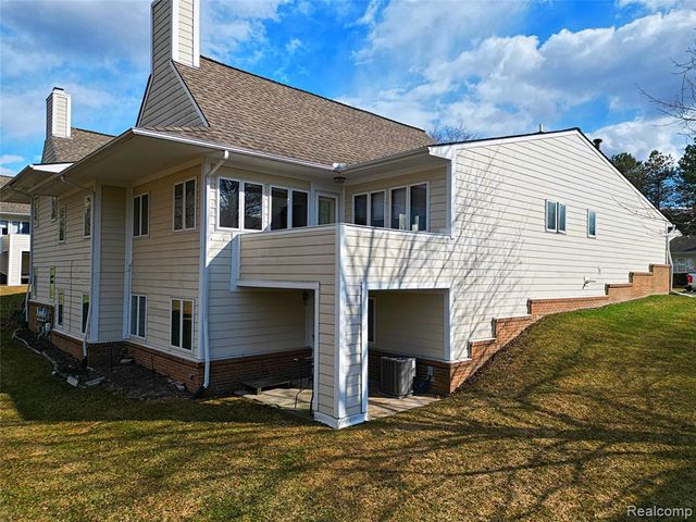 35132 Meadow Lane 37, Farmington Hills, MI 48335