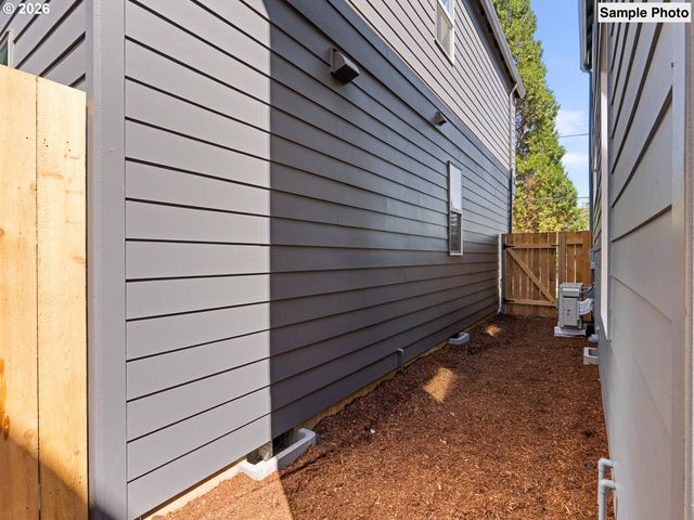 4372 Ne Going St, Portland, OR 97218