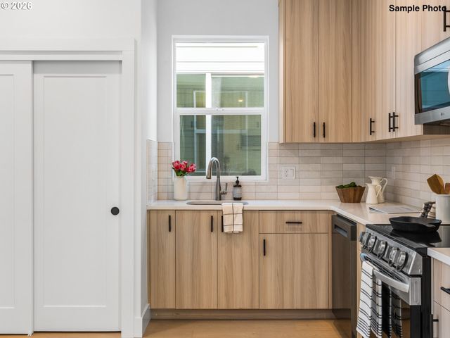 4372 Ne Going St, Portland, OR 97218