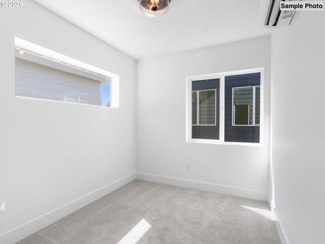 4372 Ne Going St, Portland, OR 97218