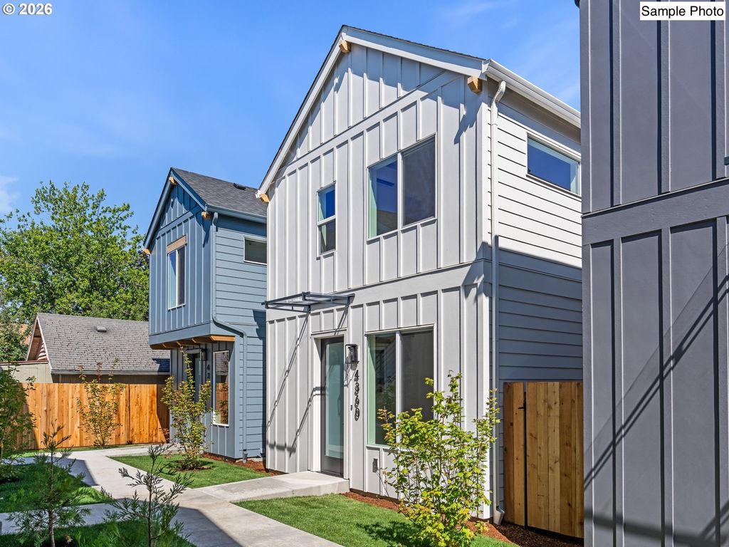 4372 Ne Going St, Portland, OR 97218