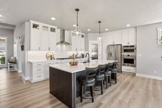 2640 S Summit Estates Dr, Greenacres, WA 99016