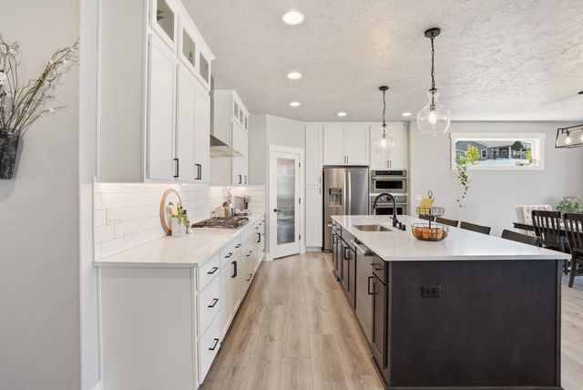 2640 S Summit Estates Dr, Greenacres, WA 99016