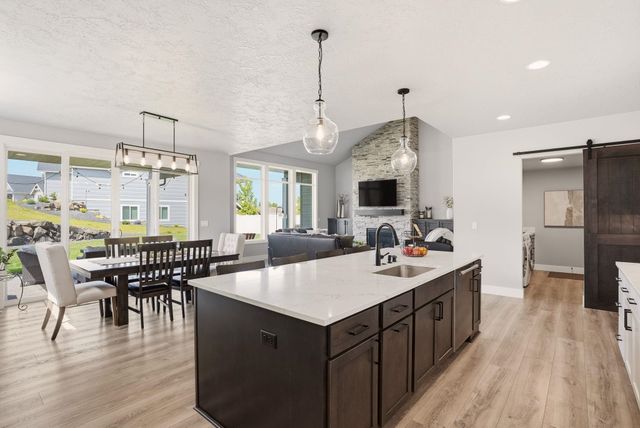 2640 S Summit Estates Dr, Greenacres, WA 99016