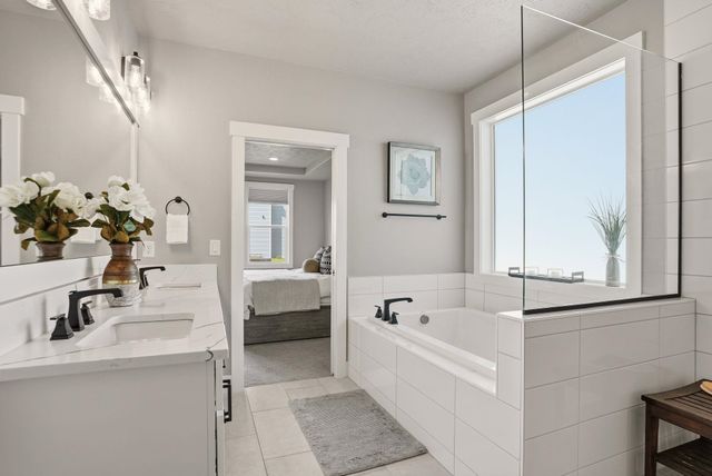 2640 S Summit Estates Dr, Greenacres, WA 99016