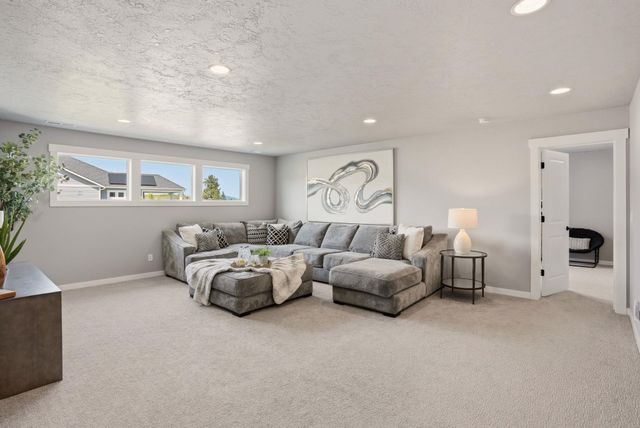 2640 S Summit Estates Dr, Greenacres, WA 99016