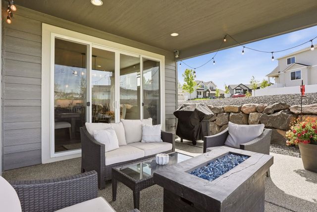 2640 S Summit Estates Dr, Greenacres, WA 99016