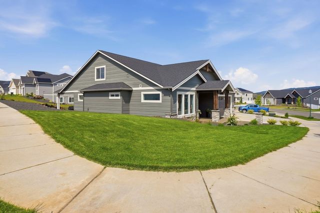 2640 S Summit Estates Dr, Greenacres, WA 99016