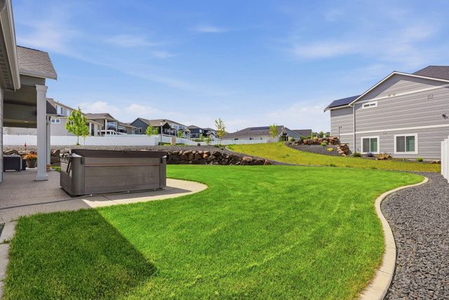 2640 S Summit Estates Dr, Greenacres, WA 99016