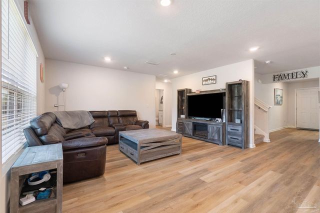 4135 Whitetail Ln, Pensacola, FL 32526