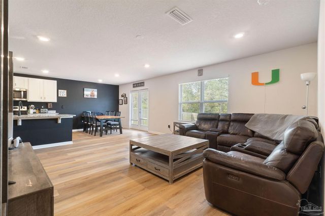4135 Whitetail Ln, Pensacola, FL 32526