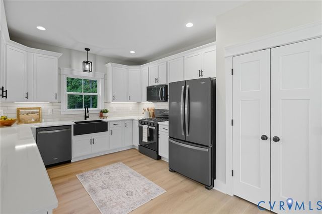 195 Promise Ln, Bumpass, VA 23024