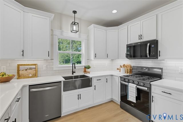 195 Promise Ln, Bumpass, VA 23024