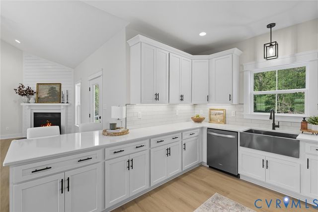 195 Promise Ln, Bumpass, VA 23024