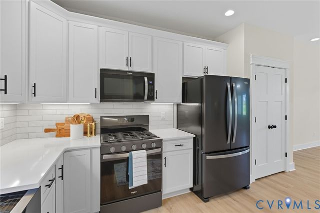 195 Promise Ln, Bumpass, VA 23024