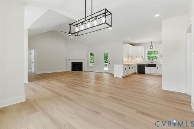 195 Promise Ln, Bumpass, VA 23024