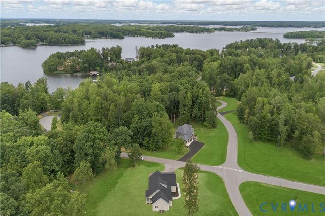 195 Promise Ln, Bumpass, VA 23024