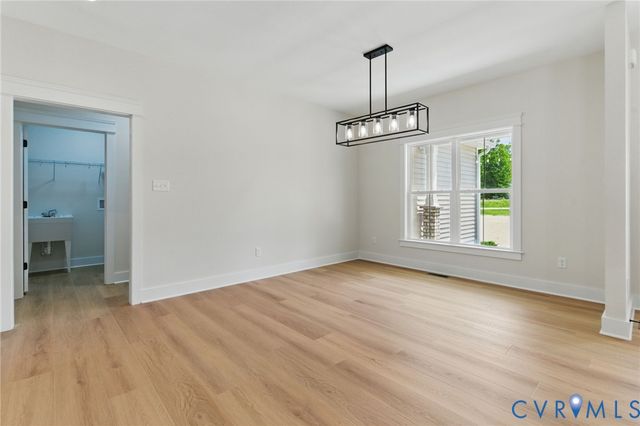 195 Promise Ln, Bumpass, VA 23024