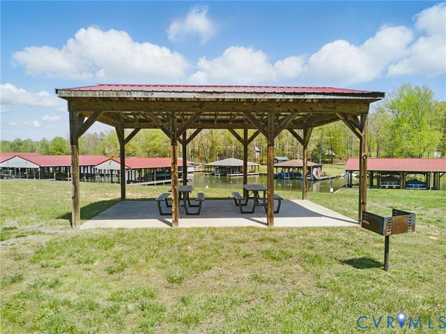 195 Promise Ln, Bumpass, VA 23024