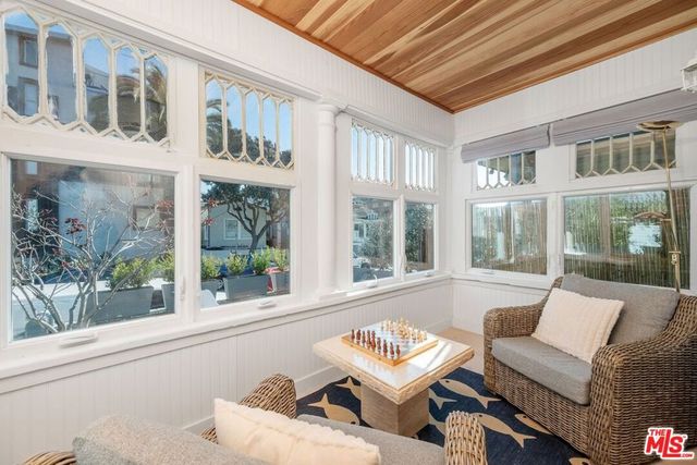 157 Hart Avenue, Santa Monica, CA 90405