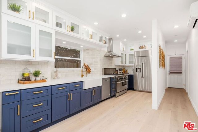 157 Hart Avenue, Santa Monica, CA 90405