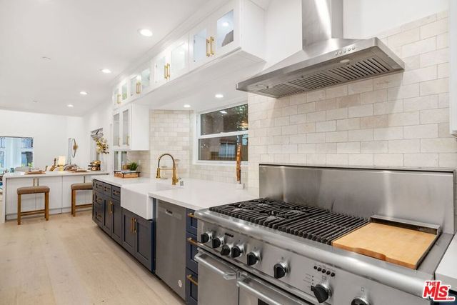 157 Hart Avenue, Santa Monica, CA 90405