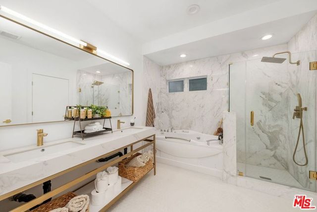 157 Hart Avenue, Santa Monica, CA 90405