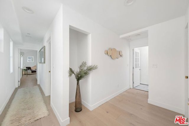 157 Hart Avenue, Santa Monica, CA 90405