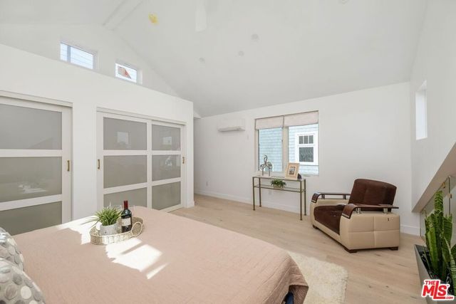 157 Hart Avenue, Santa Monica, CA 90405