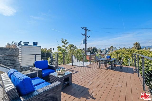 157 Hart Avenue, Santa Monica, CA 90405