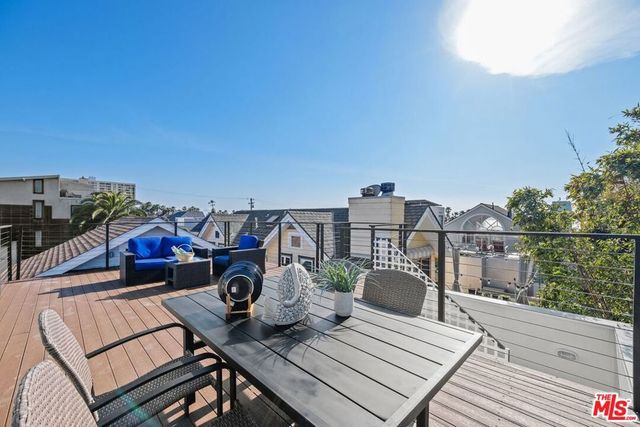 157 Hart Avenue, Santa Monica, CA 90405