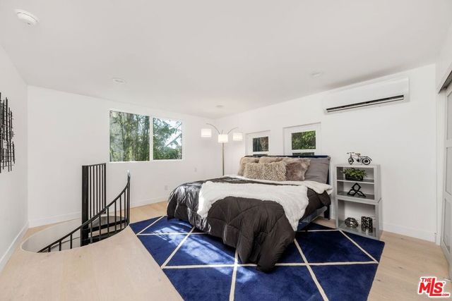 157 Hart Avenue, Santa Monica, CA 90405