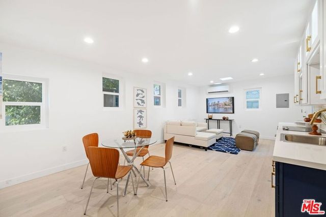 157 Hart Avenue, Santa Monica, CA 90405